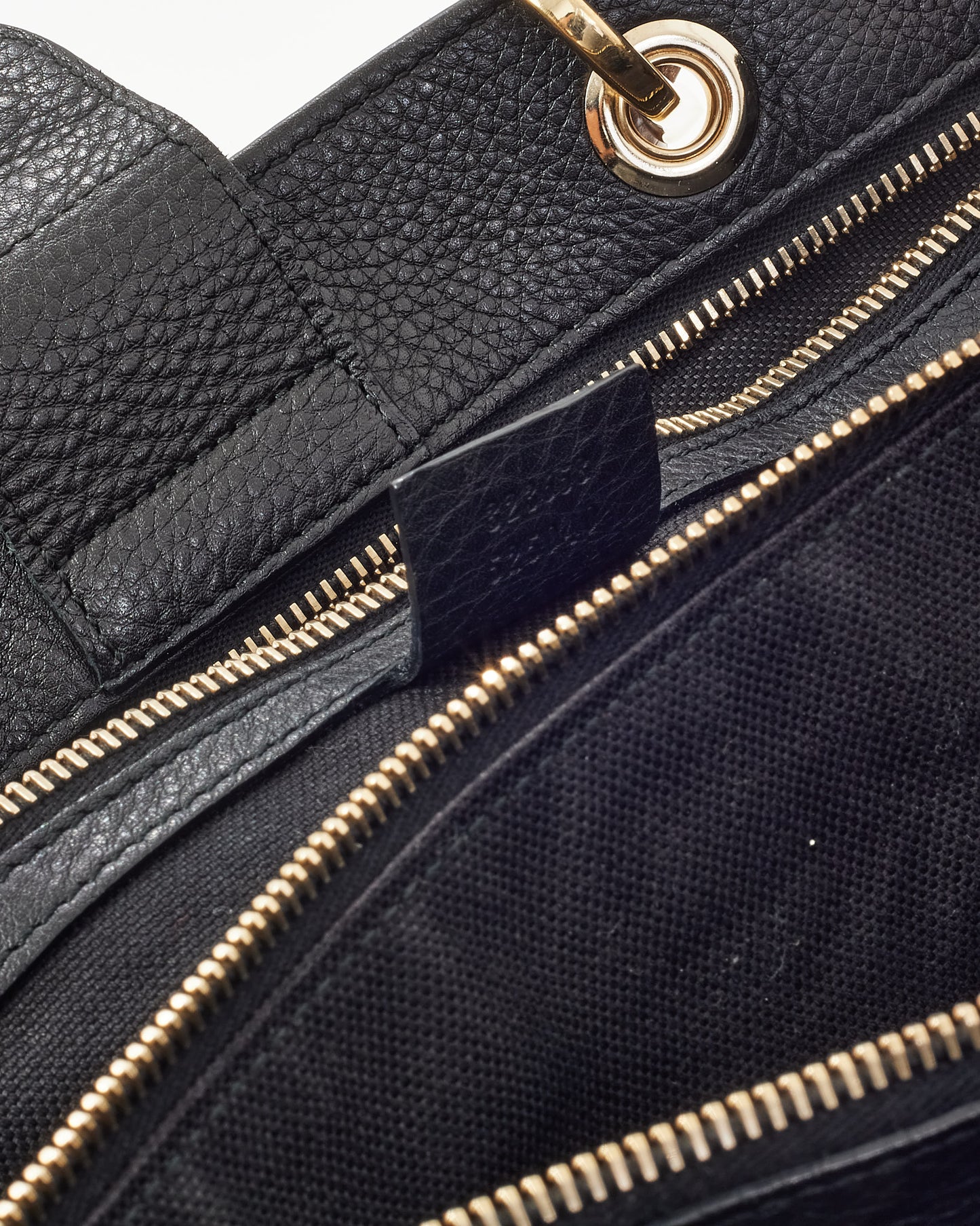 Gucci Mini sac à poignée supérieure en cuir noir avec poignée en bambou