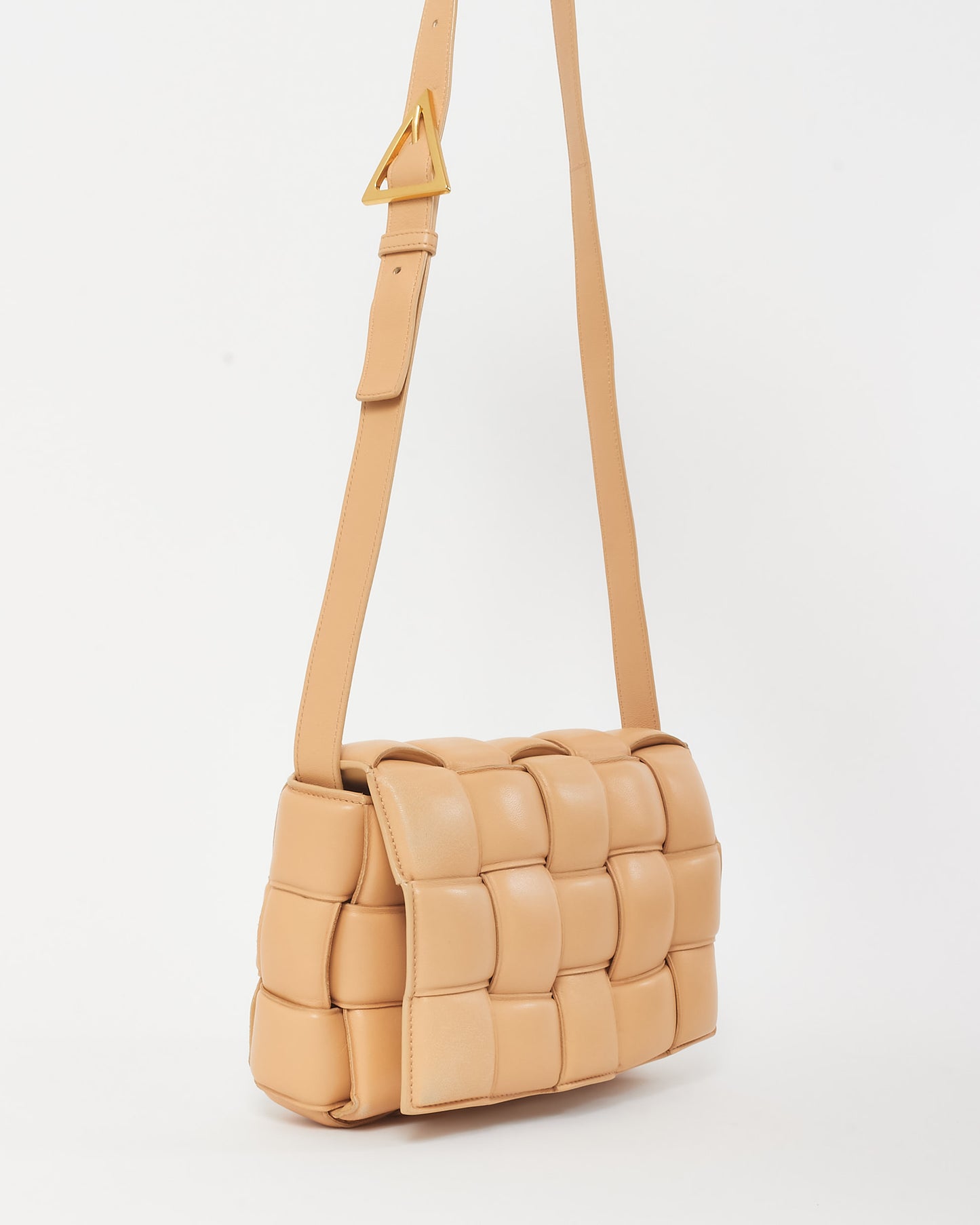 Sac bandoulière Bottega Veneta beige Intrecciato rembourré Cassette