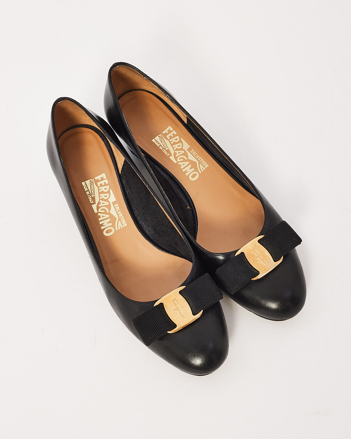 Salvatore Ferragamo Black Smooth Leather Vintage Vara Bow Pump Heels - 37.5