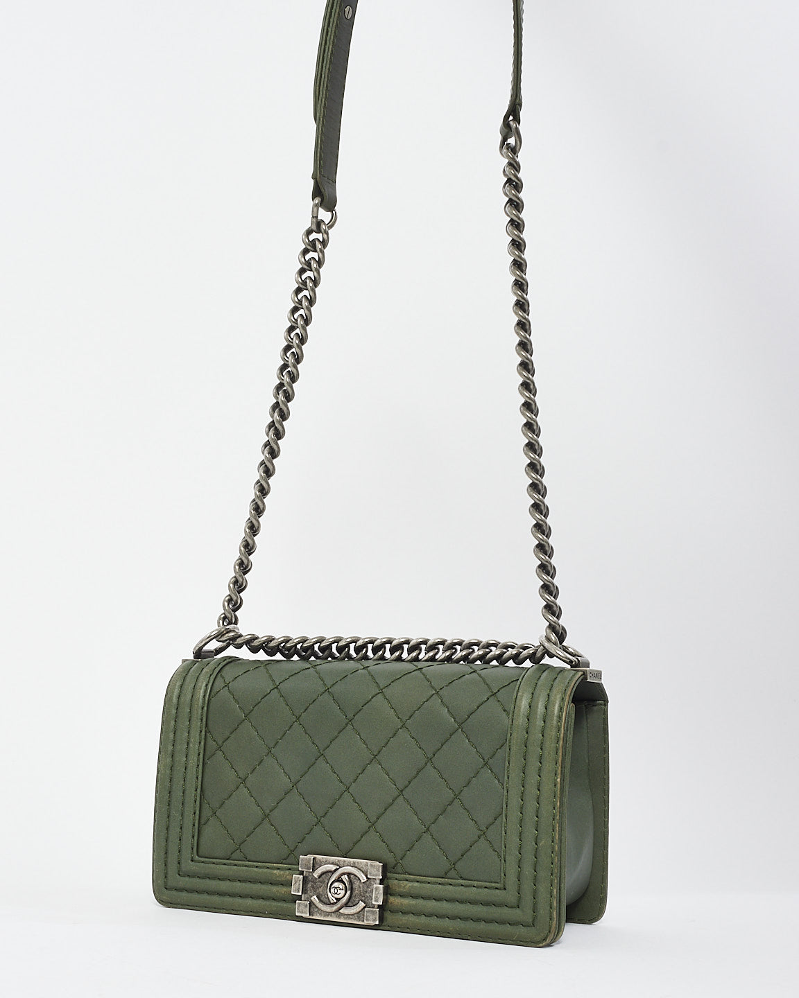 Sac Chanel Old Medium Boy en cuir matelassé vert foncé