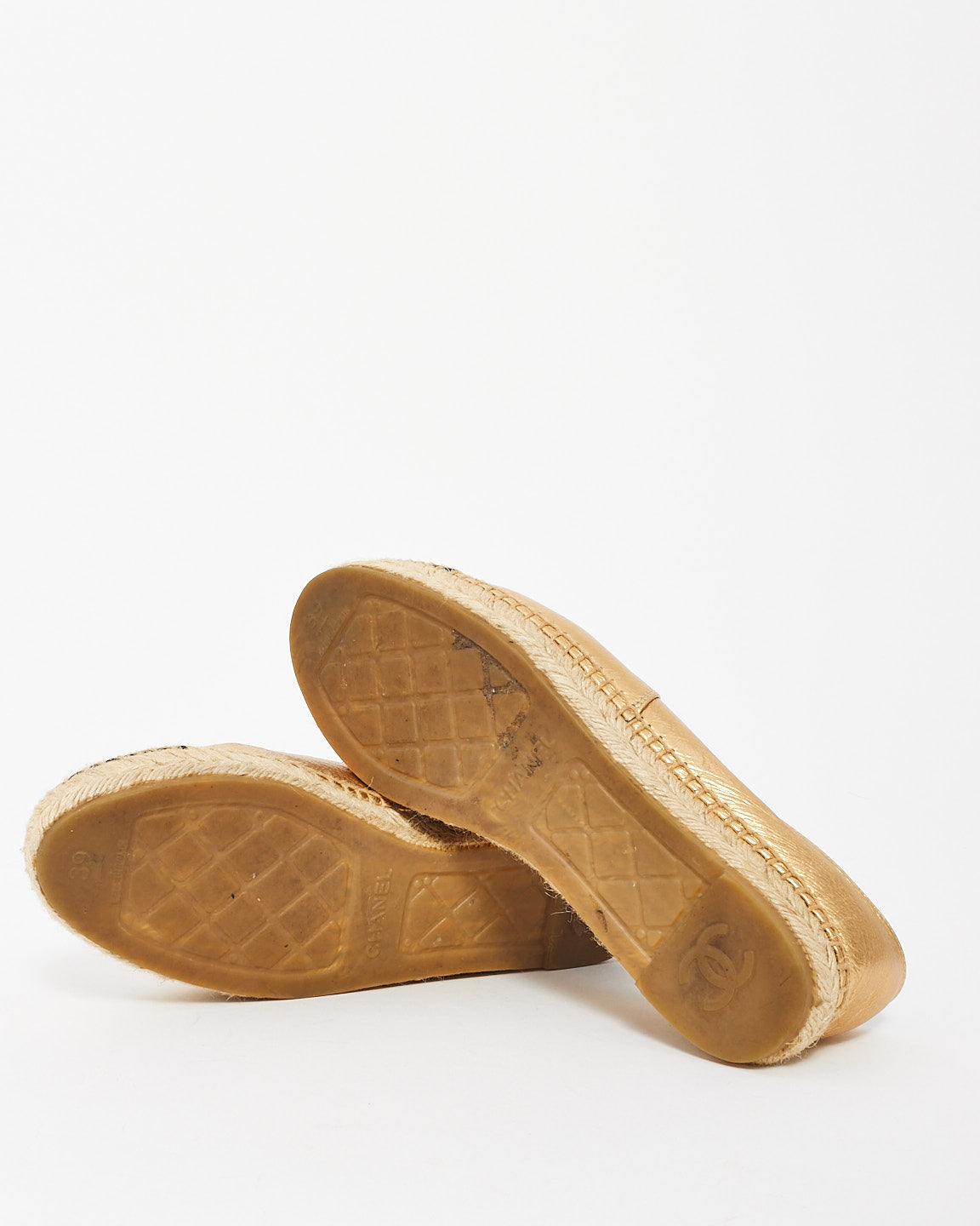 Espadrilles à logo en cuir métallisé doré Chanel - 39