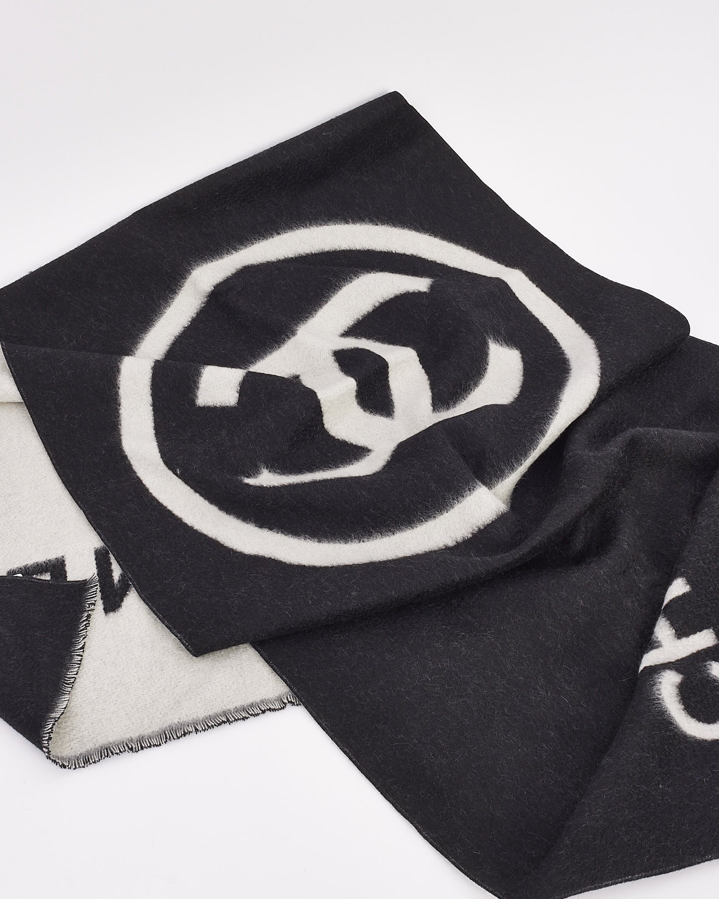 Chanel Black/White Wool CC Interlocking Scarf