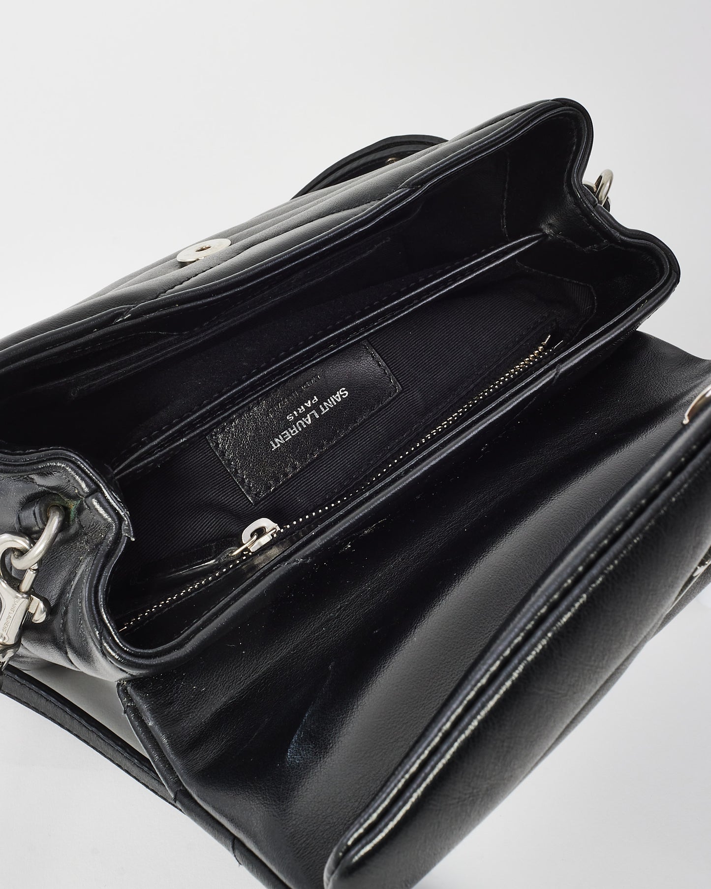 Saint Laurent Sac à bandoulière Toy Loulou en cuir matelassé noir Y avec détails argentés