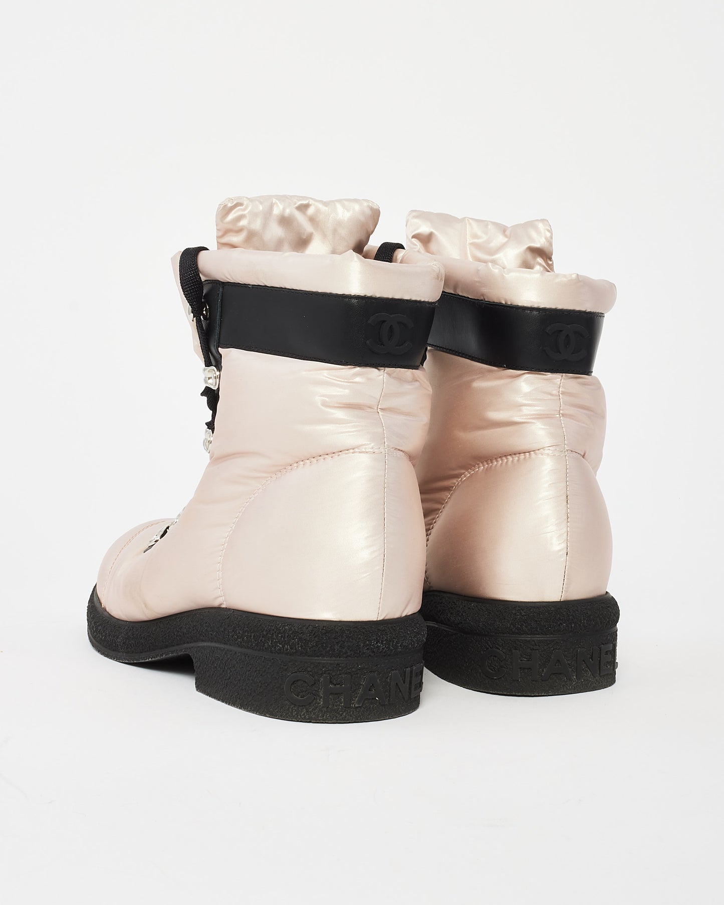 Chanel Bottes de combat Coco Neige à lacets en nylon rose irisé - 38,5