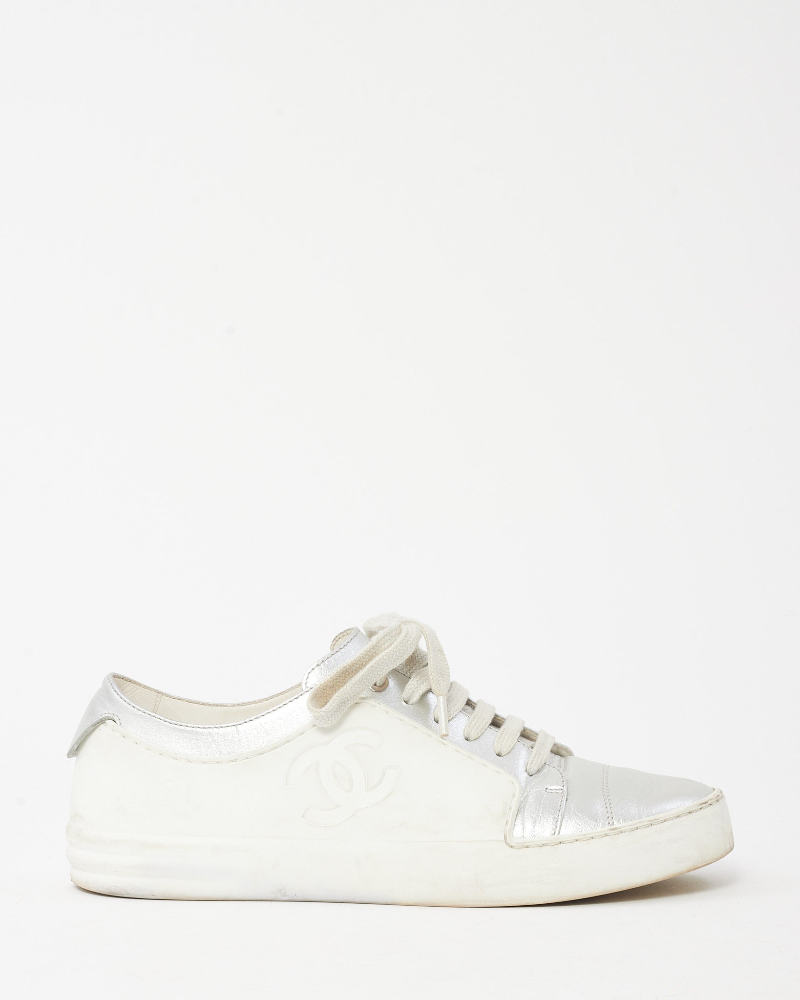 Buy Chanel White Leather and Silver CC Logo Low-Top Sneakers - 36