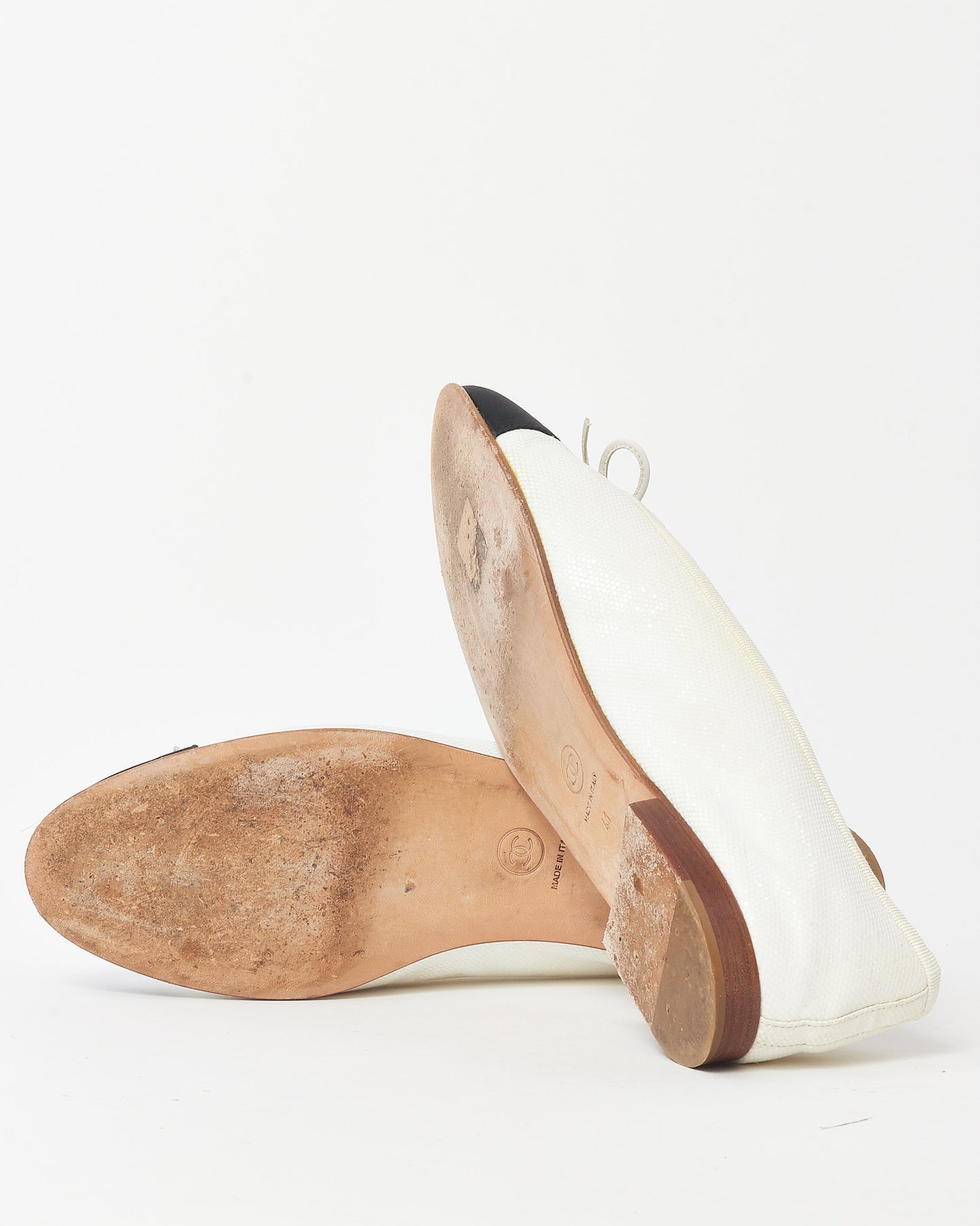 Chanel White Shimmery Fabric and Black Canvas CC Logo Cap-Toe Ballerina Flats - 41