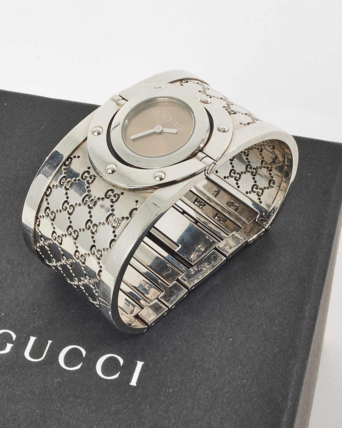 Gucci Silver Stainless Steel GG Monogram 33mm Twirl Quartz Watch
