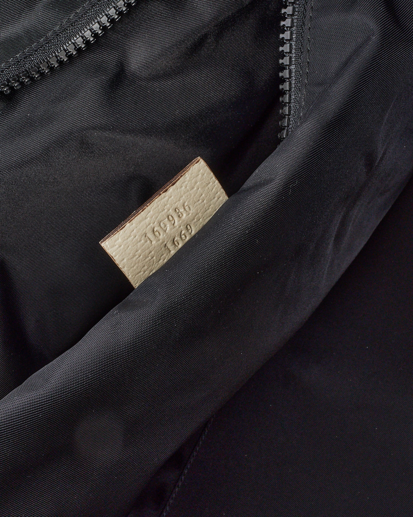 Gucci Black & White PVC Canvas Gucci Trademark Logo Buckle Travel Bag