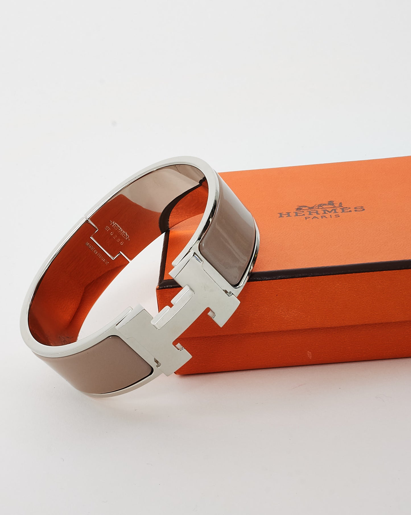 Hermès Silver Beige Taupe Enamel Wide Clic Clac H Bracelet - GM