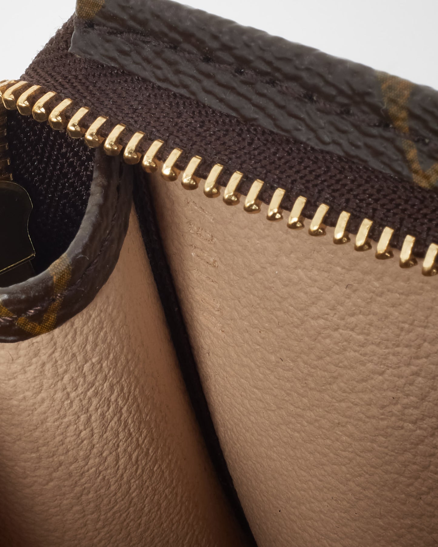 Louis Vuitton Monogram Coated Canvas Toiletry 15 Pouch