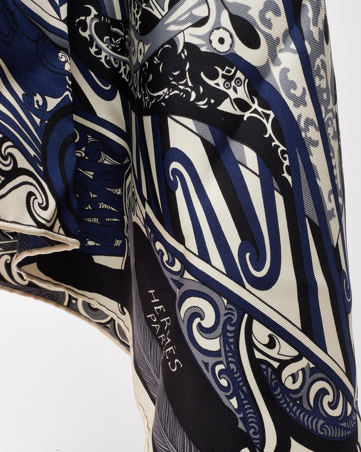 Hermès Blue/White/Navy/Multi Kawa Ora Carre 90 Silk Scarf