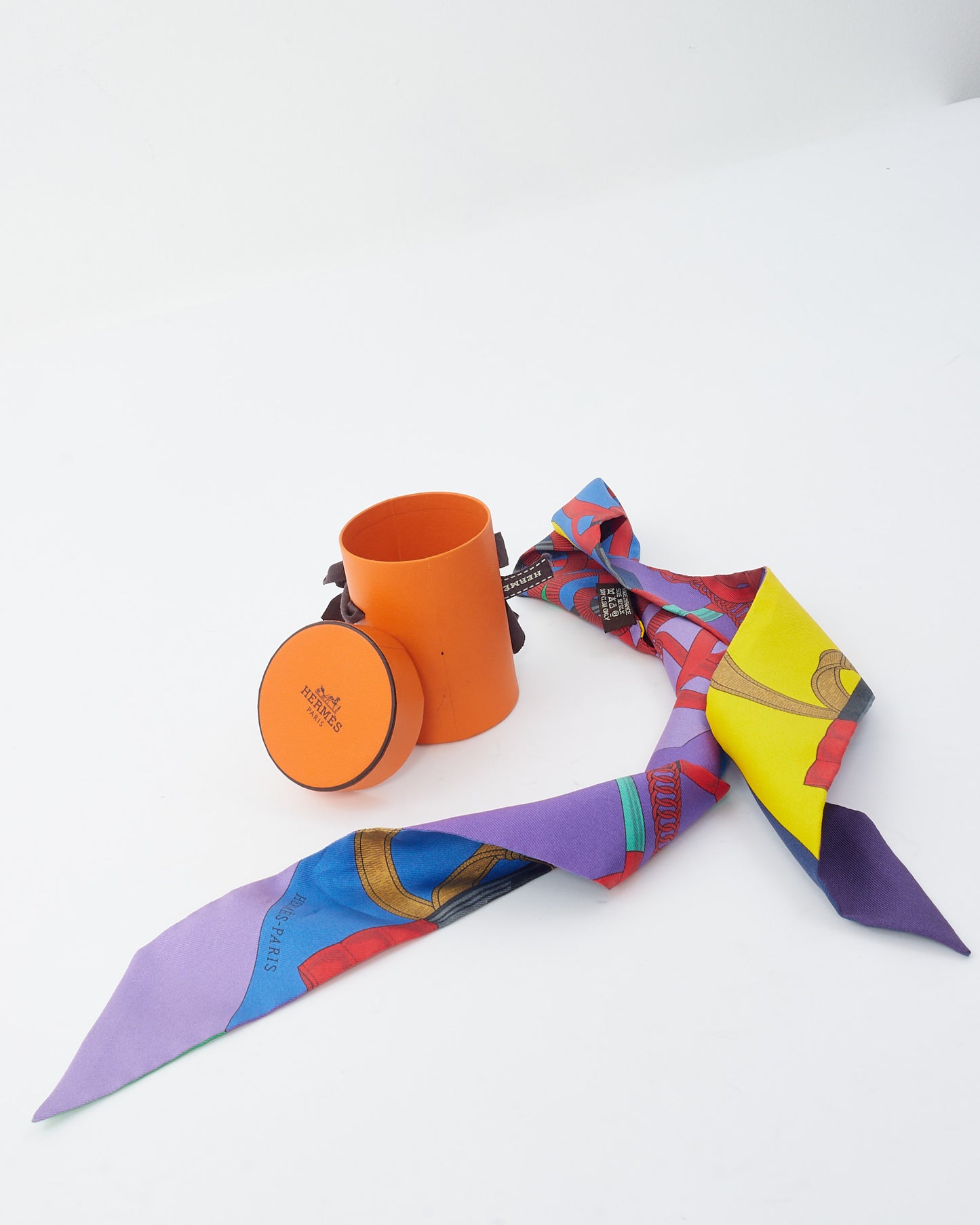 Hermès Violet Jaune Vert Silk Eperon D'Or Silk Twilly