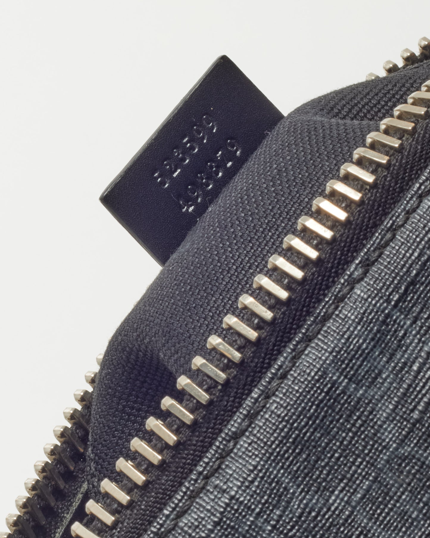 Sac Messenger petit format Gucci en toile GG Supreme Monogram noire