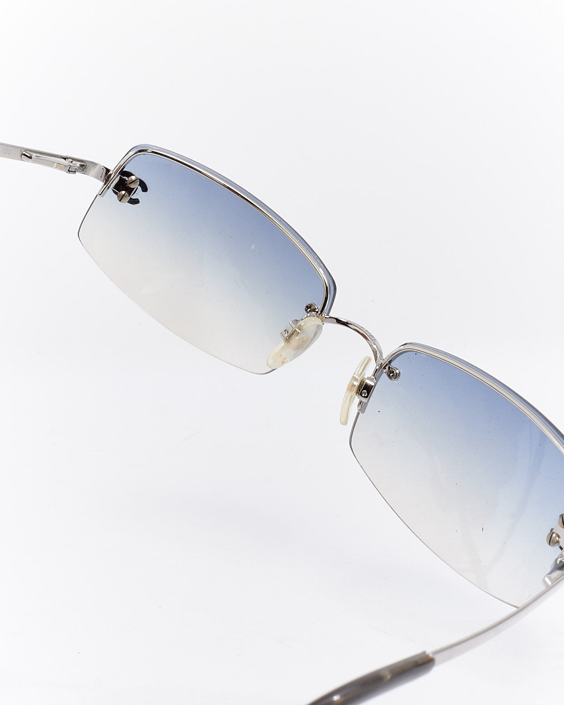 Lunettes de soleil CC Chanel vintage en métal argenté à lentille bleue et cristal