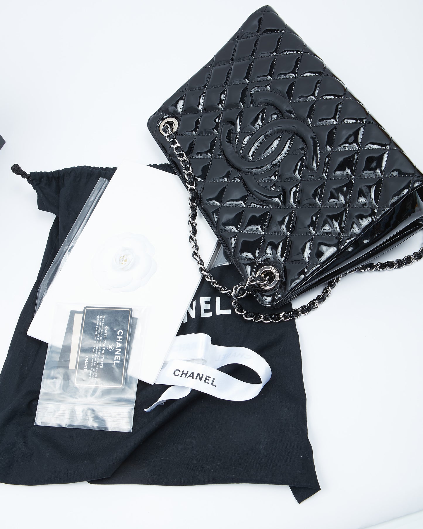 Sac fourre-tout à chaîne fourre-tout CC Timeless Shopper matelassé verni noir Chanel