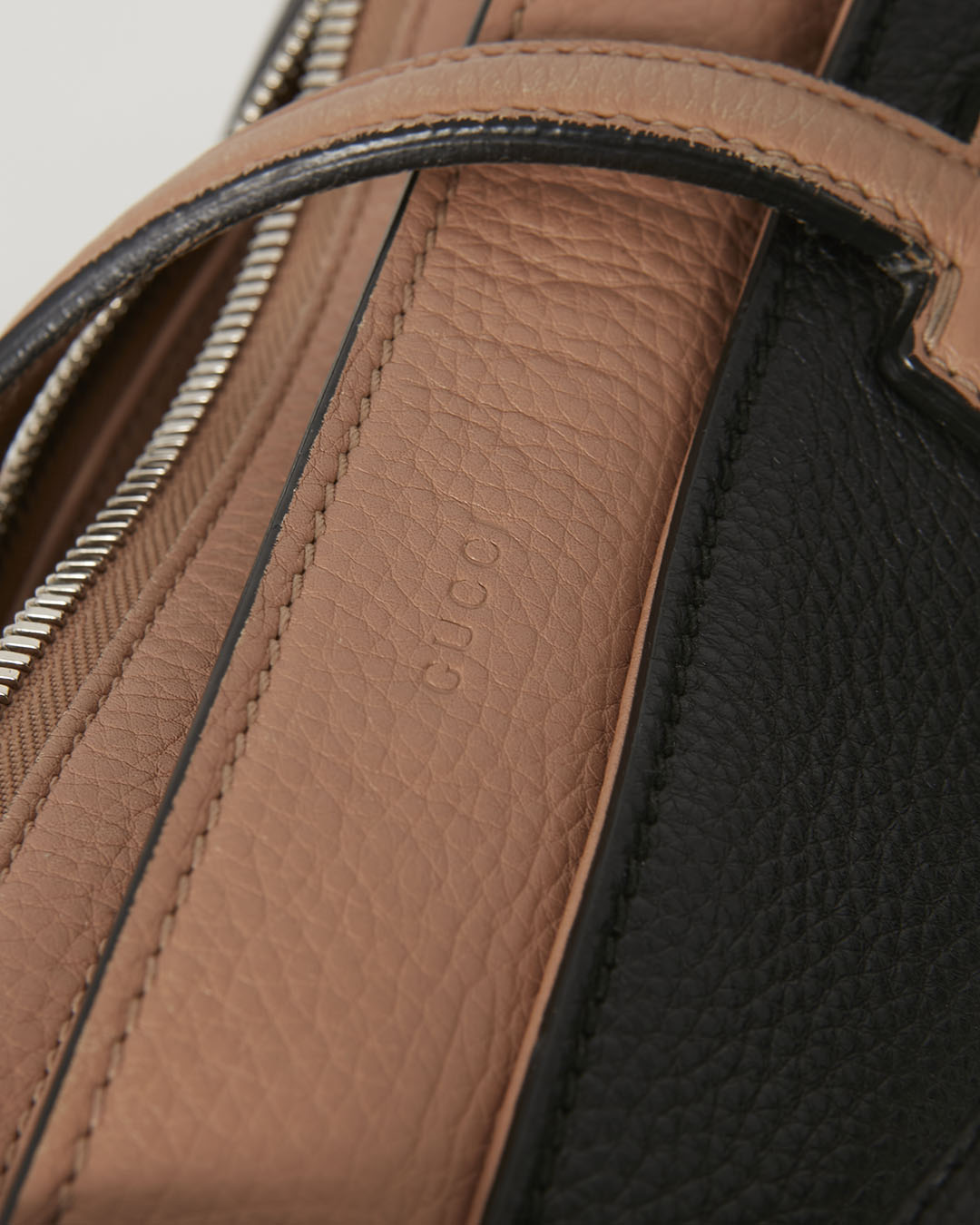 Gucci Black and Beige Pebbled Leather Two-Tone Rumble Tote