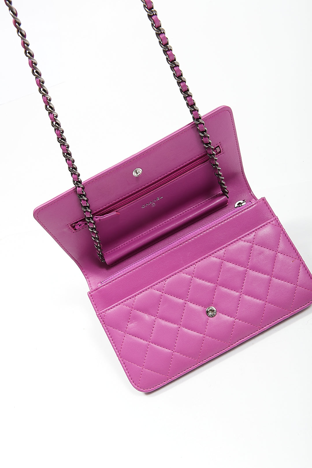 Portefeuille garçon matelassé en cuir d'agneau violet Chanel sur chaîne