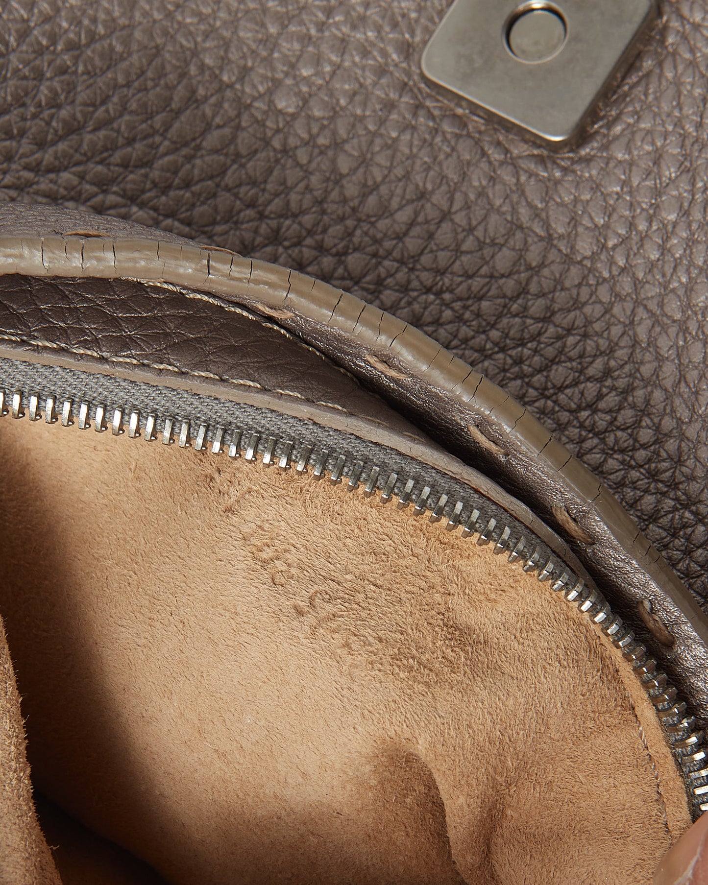 Fendi Sac à bandoulière Mamma Baguette en cuir Selleria argenté