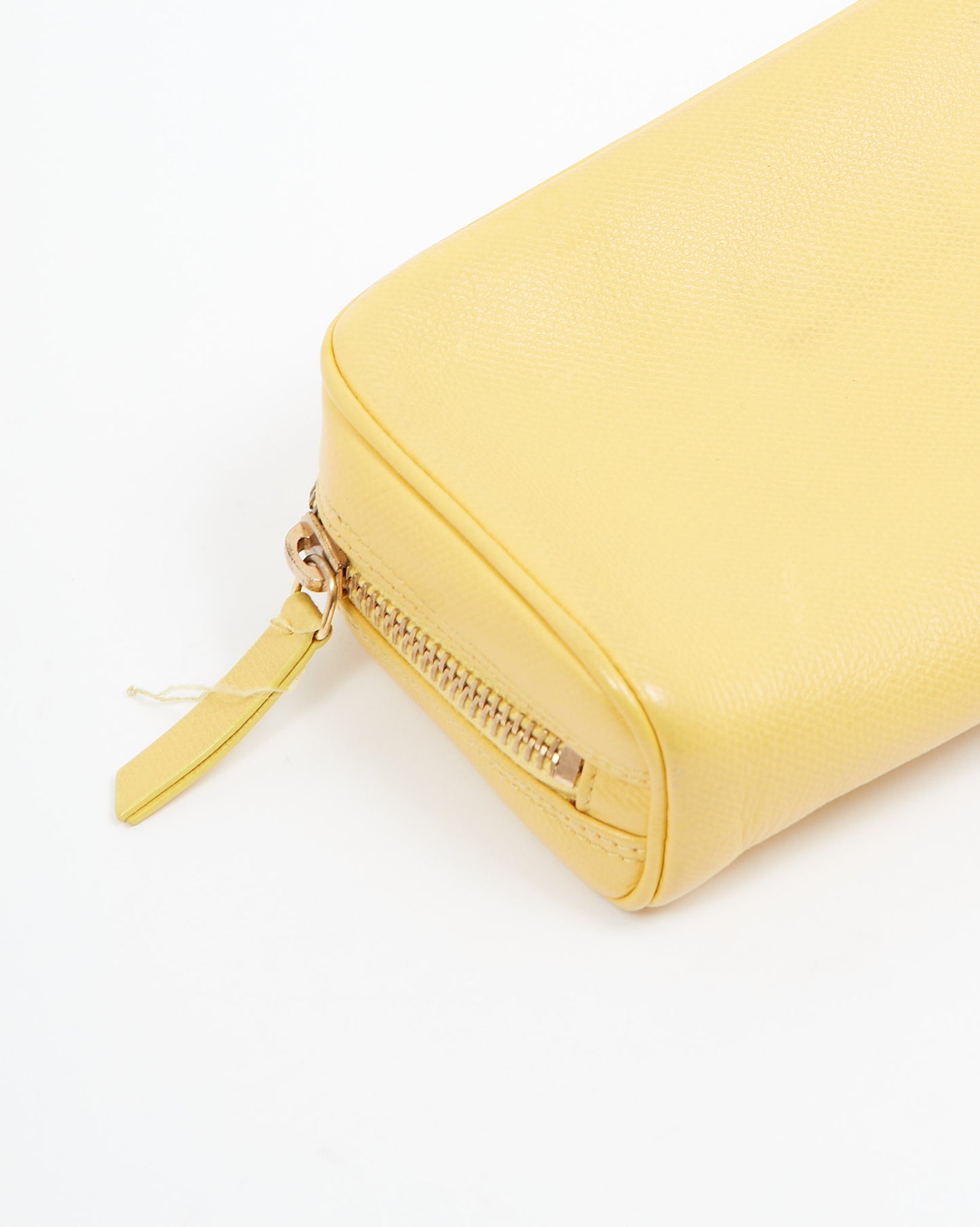 Pochette/Pochette CC Zip en cuir jaune caviar Chanel