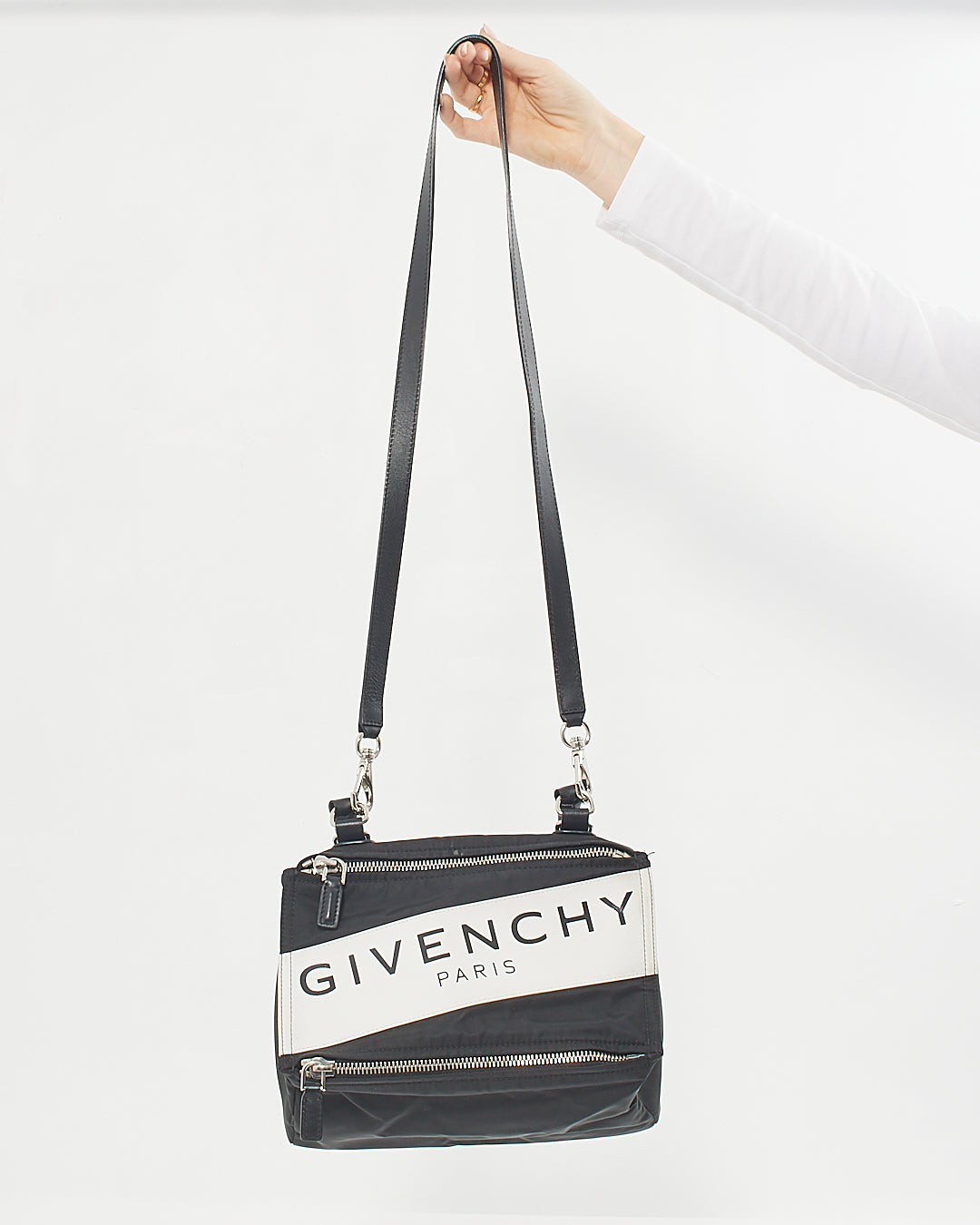 Sac à bandoulière Pandora avec logo en nylon noir/blanc Givenchy