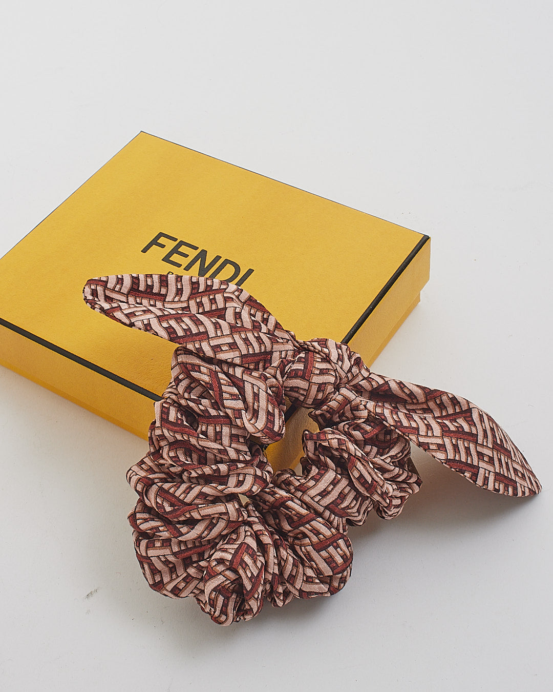 Fendi Chouchou à cheveux en soie avec logo beige/marron