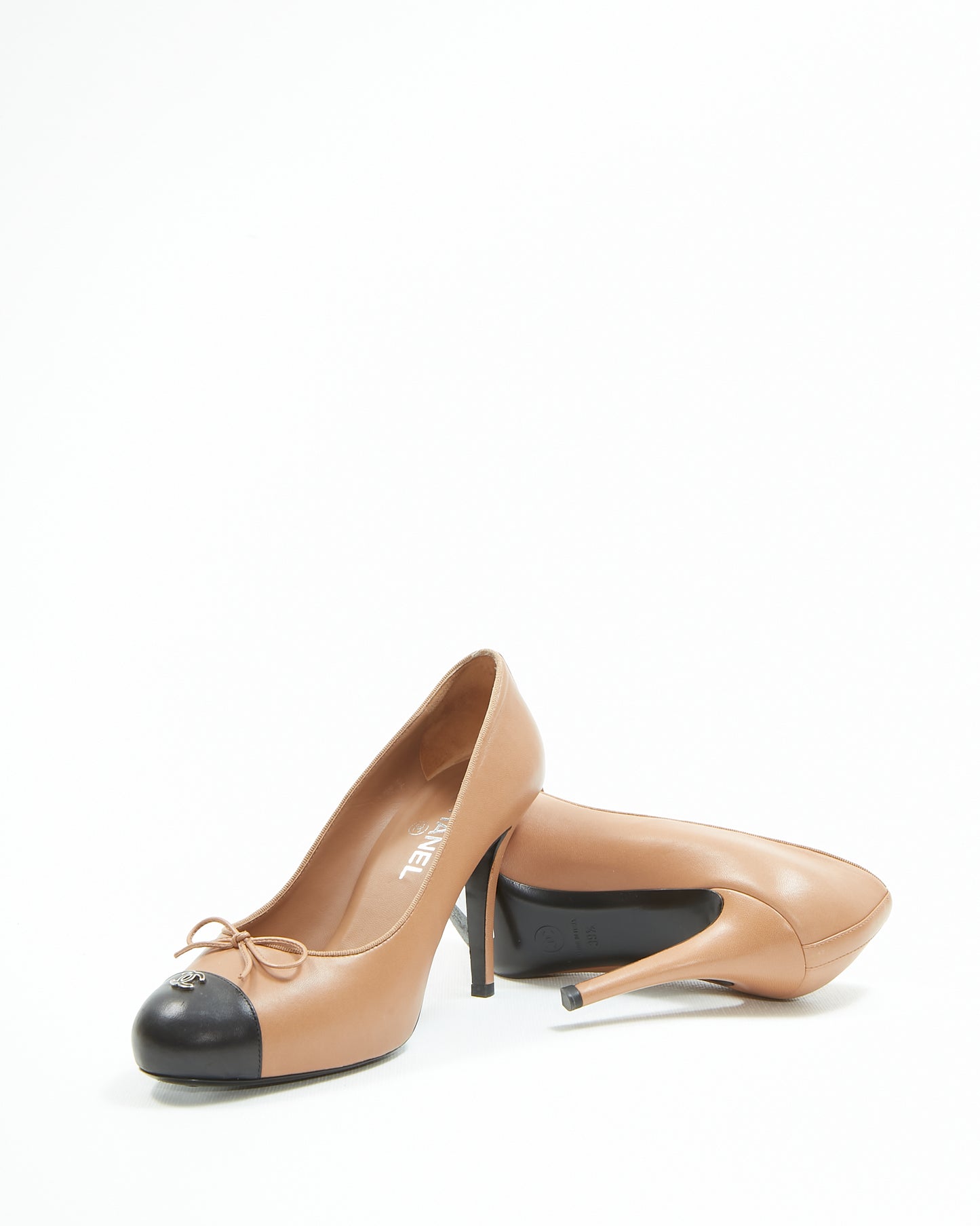 Escarpins Chanel avec logo CC marron clair/noir en cuir - 39,5