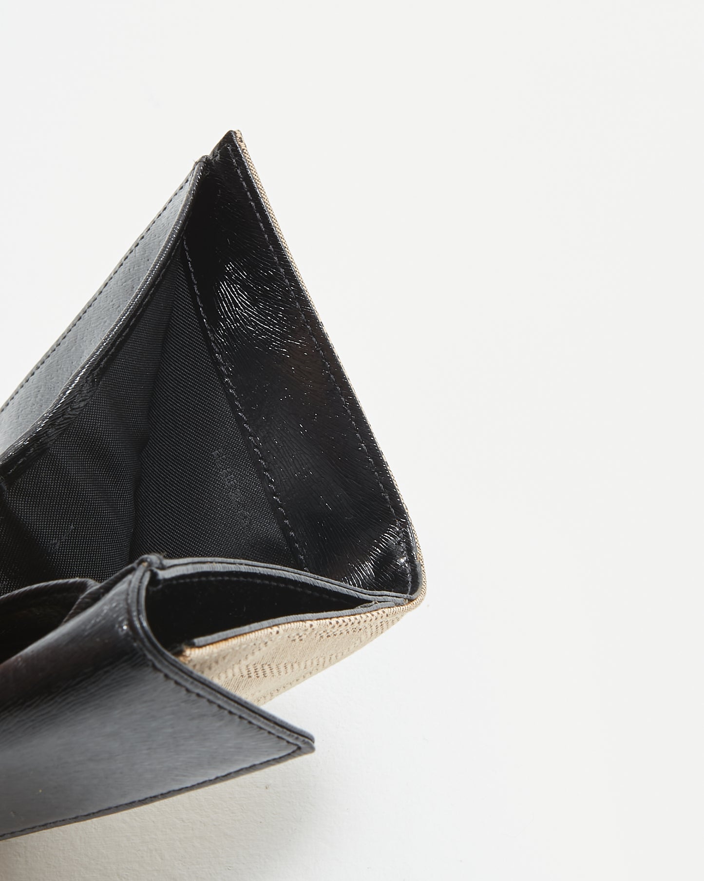 Portefeuille compact français Fendi en toile beige à imprimé Zucca