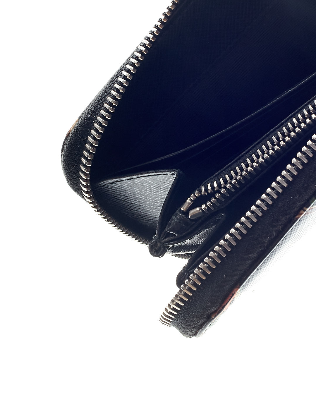 Portefeuille long à fermeture éclair en cuir saffiano floral noir Prada