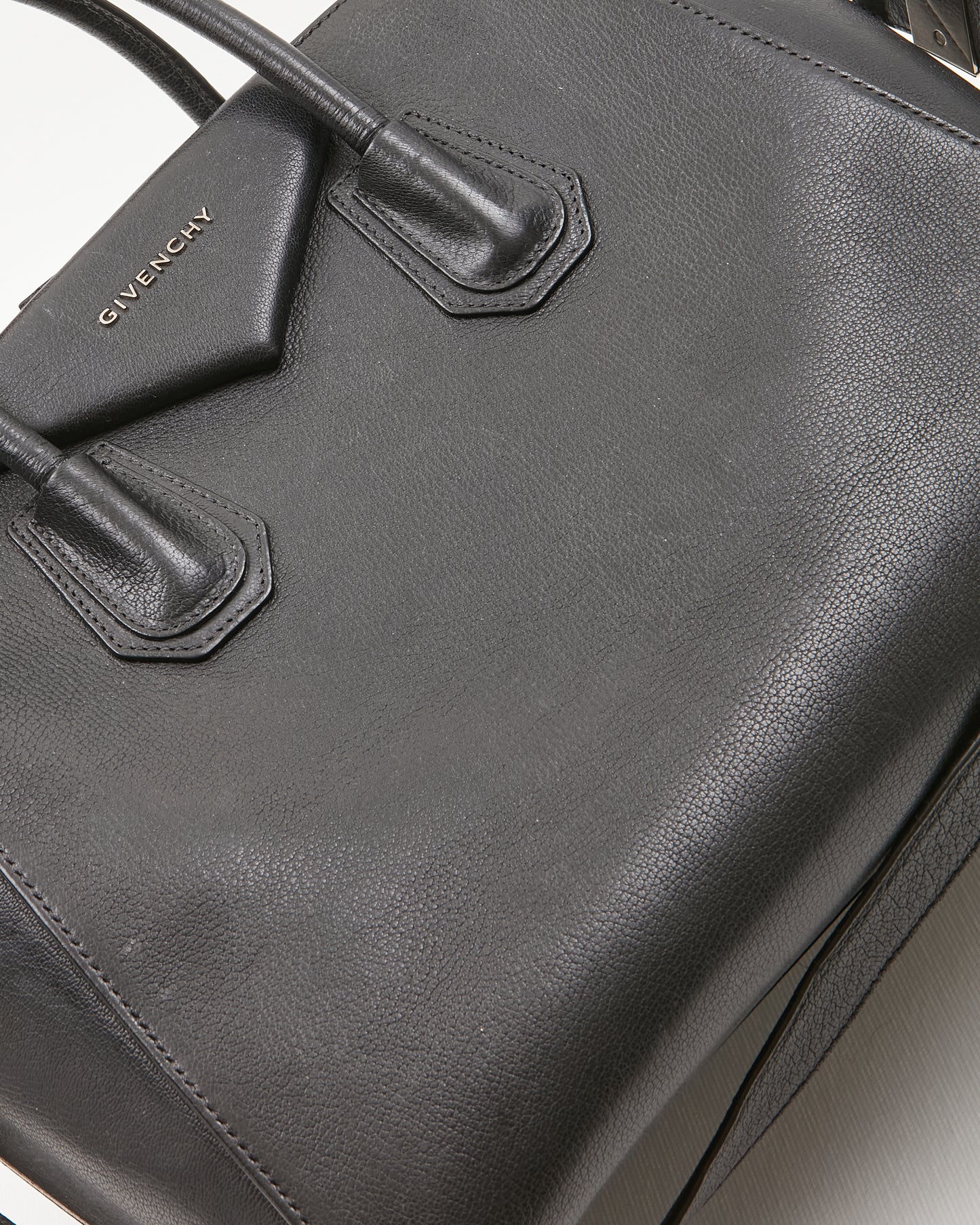 Sac Antigona moyen en cuir grainé noir Givenchy