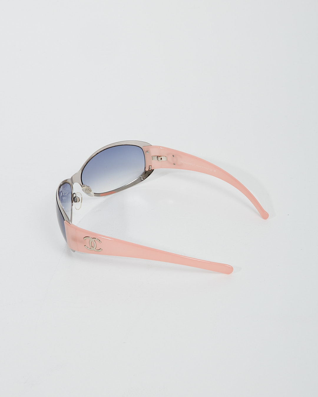 Lunettes de soleil Chanel en émail rose et monture en métal 4116 CC