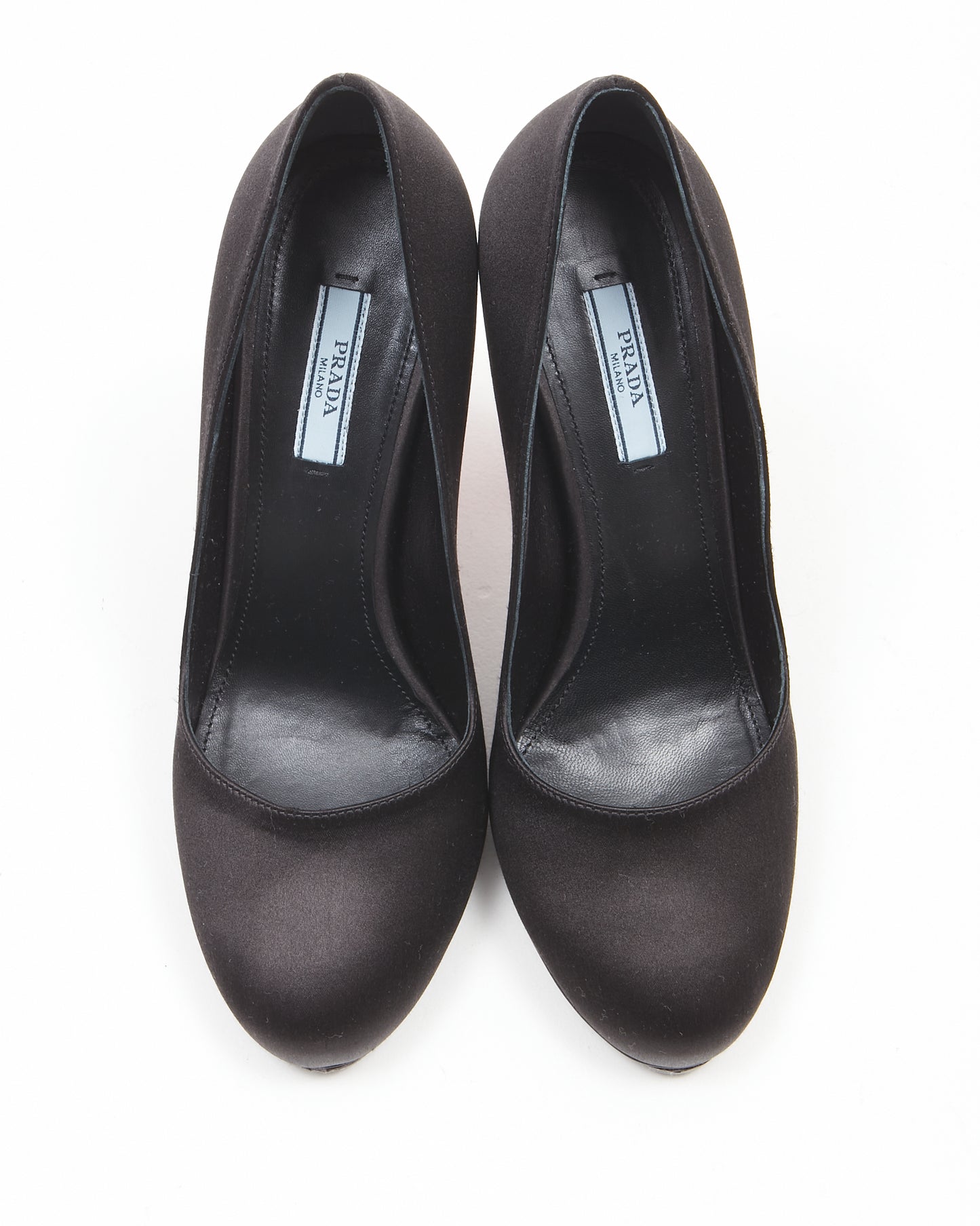 Escarpins à talons Prada en satin noir et boulon rouge - 39