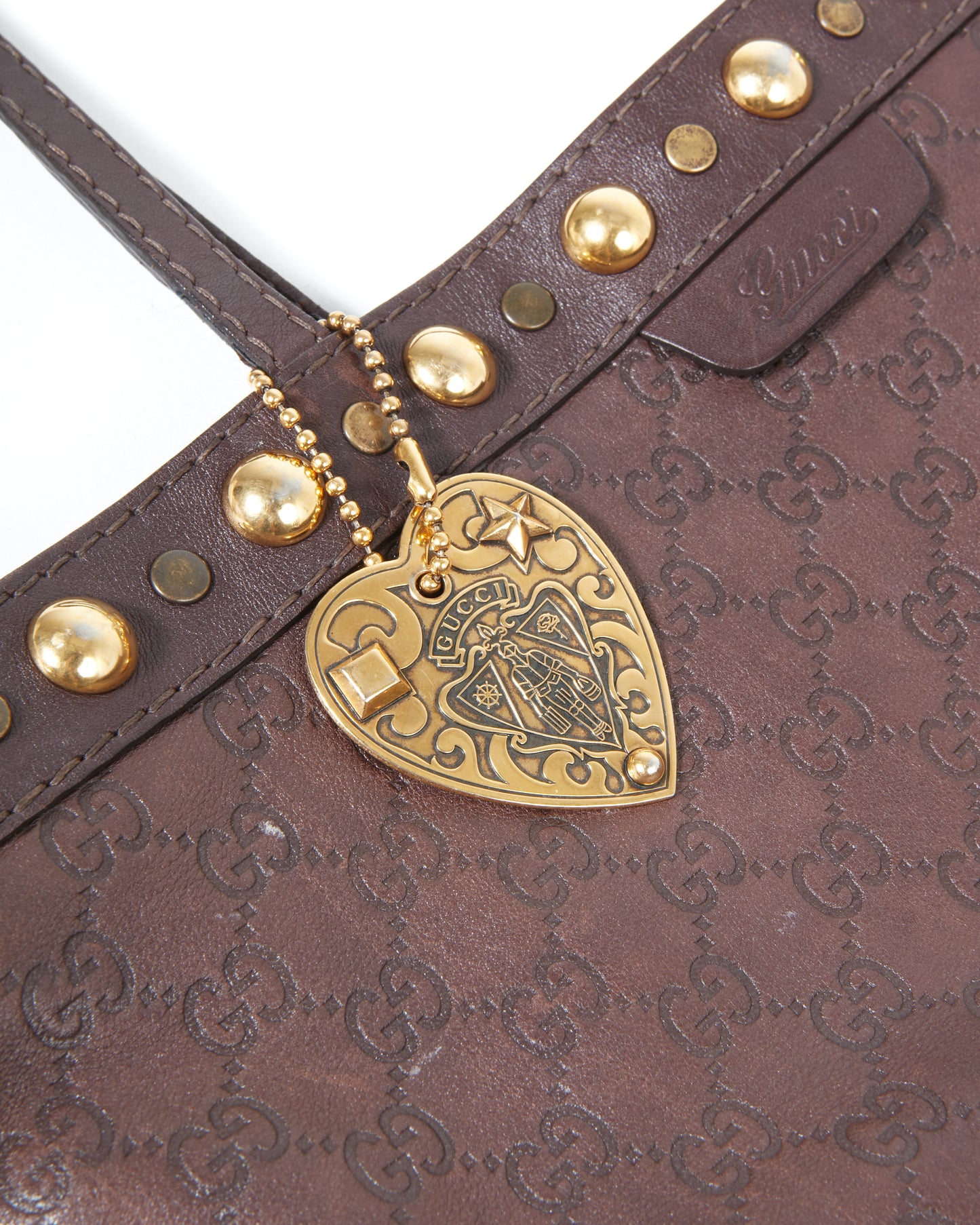 Sac fourre-tout clouté en cuir Signature G en cuir marron Gucci