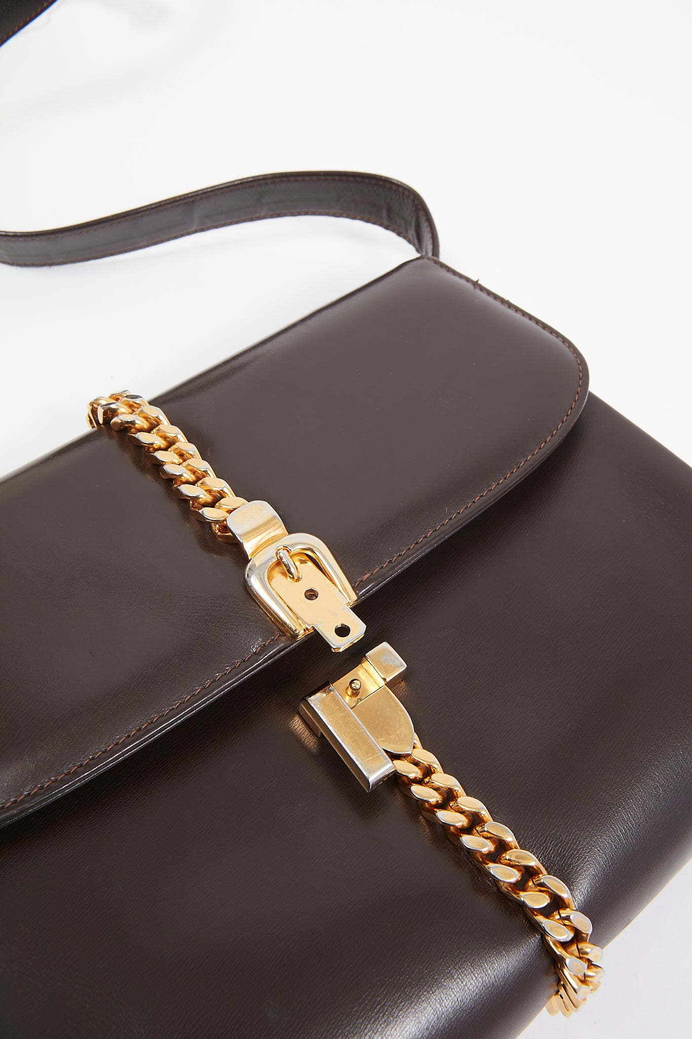 Sac à bandoulière en chaîne à boucle dorée en cuir marron vintage Gucci