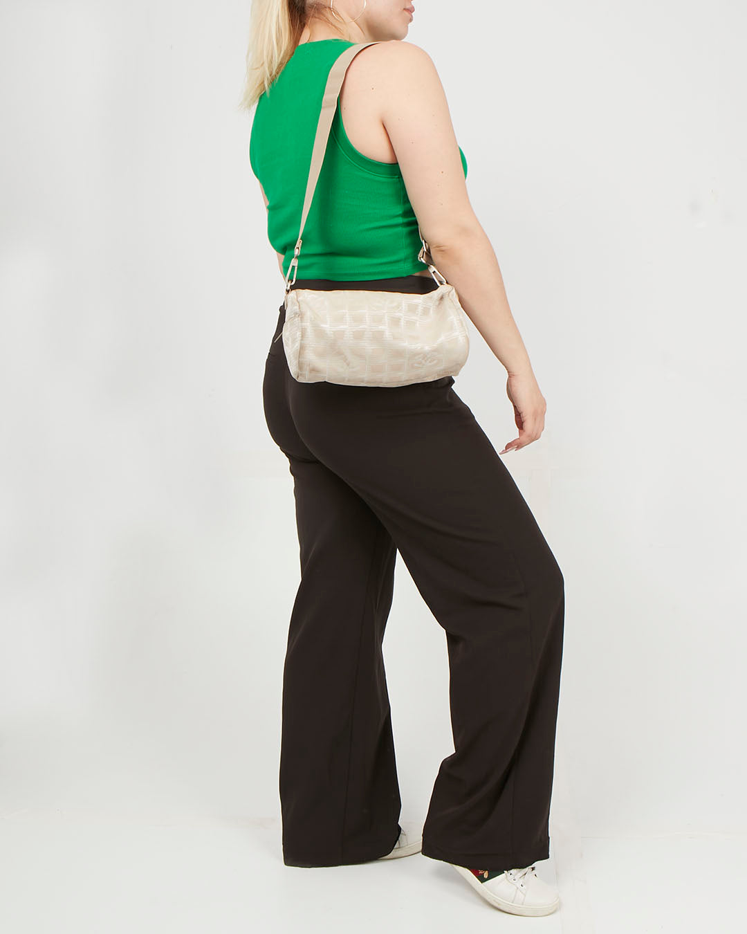 Sac à bandoulière cylindrique de voyage New Line en toile beige Chanel