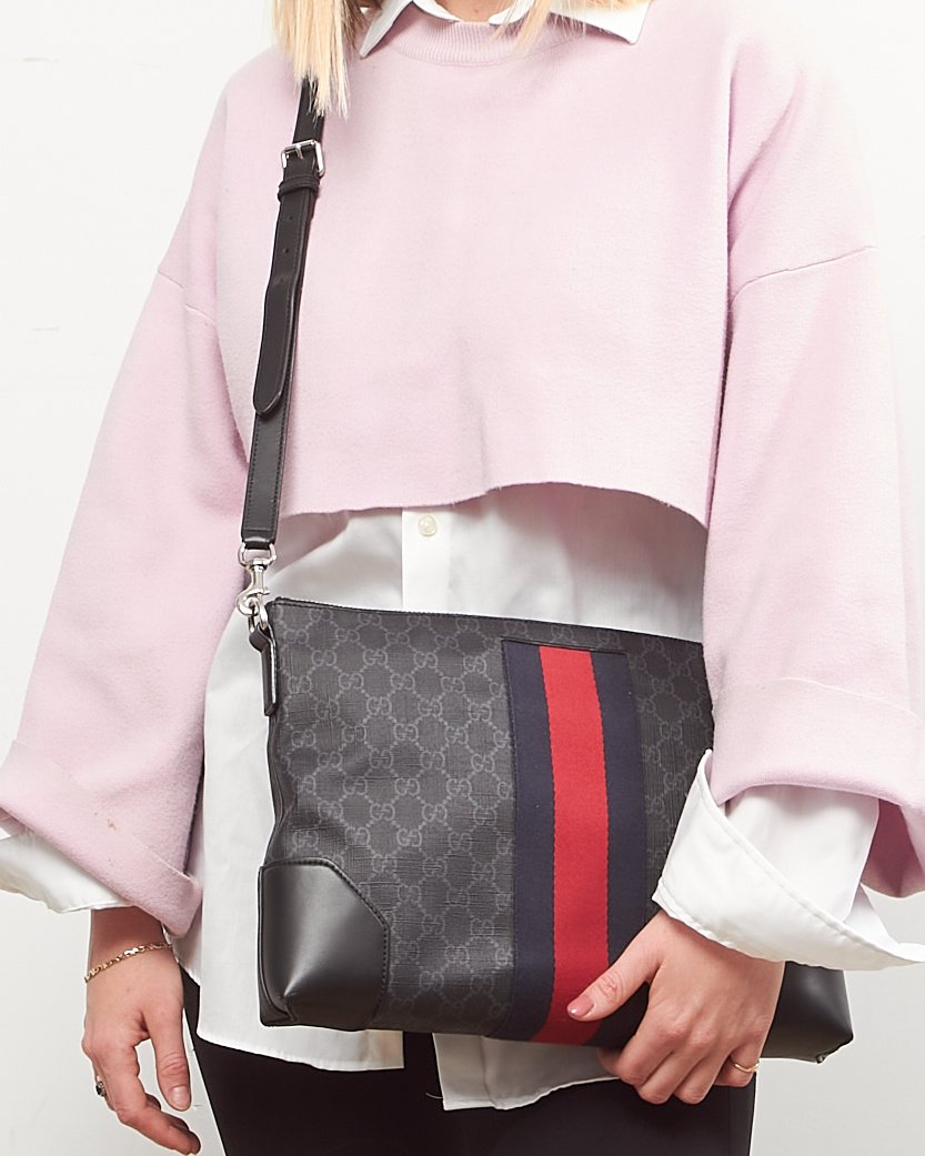 Sac messager Web GG Supreme noir Gucci