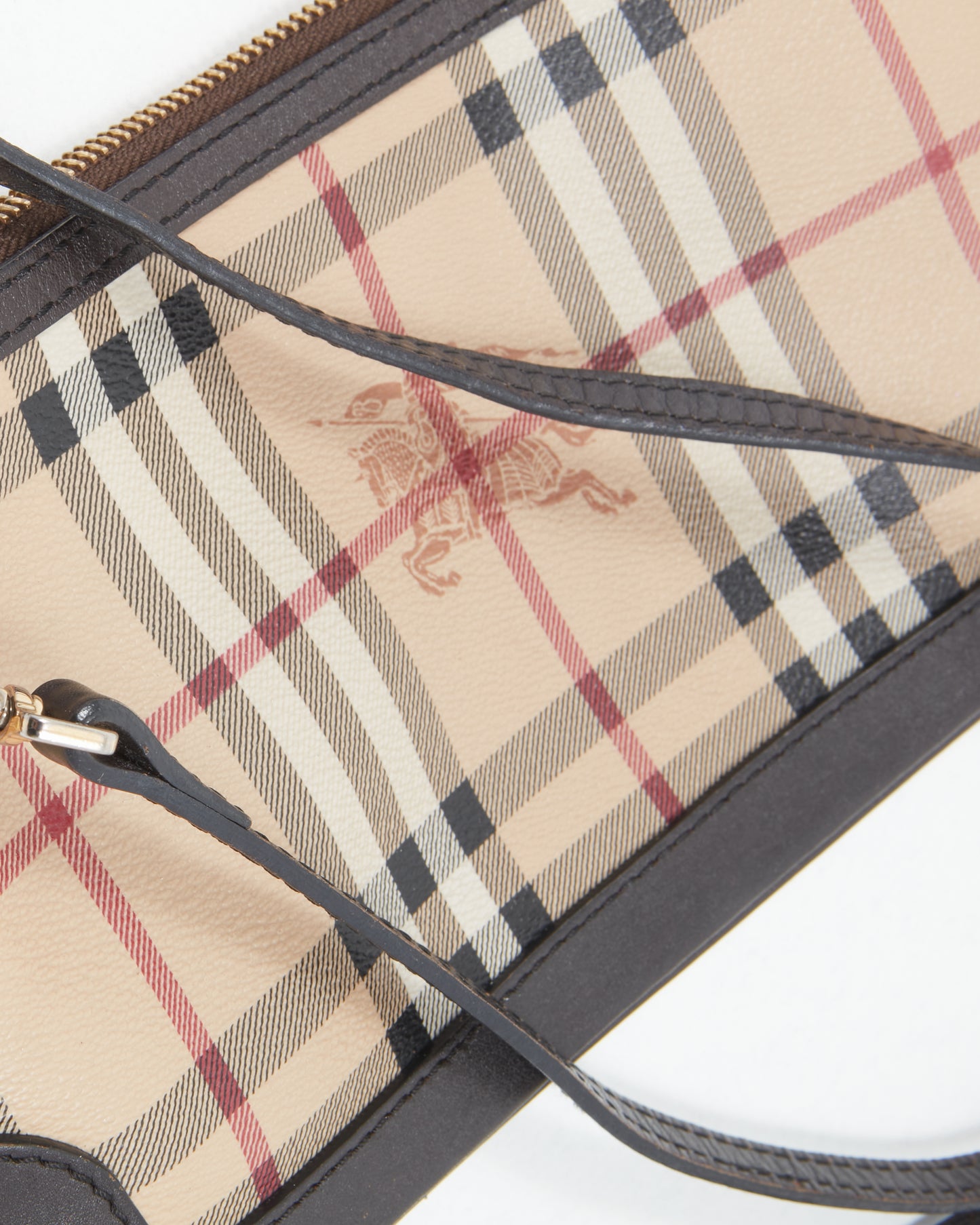 Burberry Sac bandoulière en toile enduite Nova Check beige