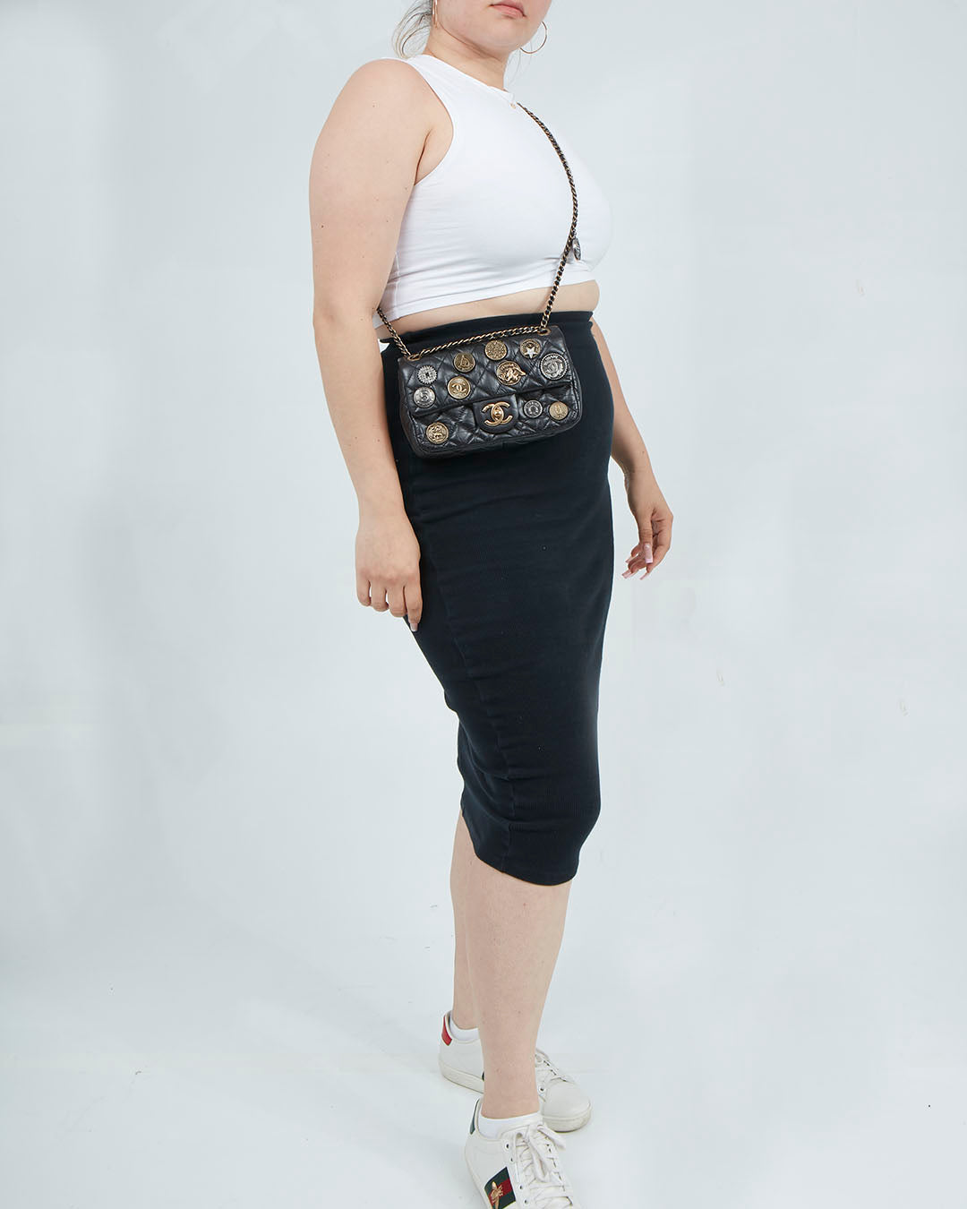 Mini sac à rabat médaillon en cuir de veau vieilli noir Chanel