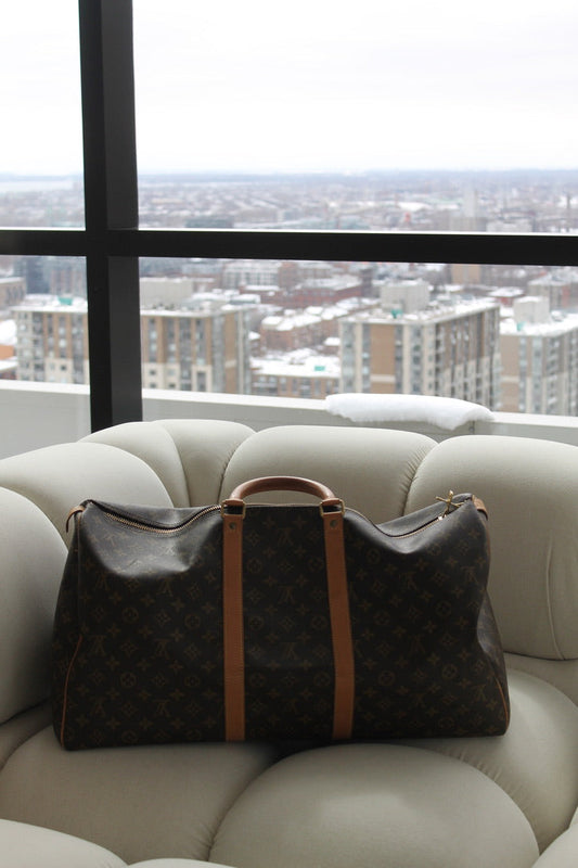 Sacs de luxe d'occasion au Canada vs aux États-Unis : pourquoi les prix diffèrent et comment économiser