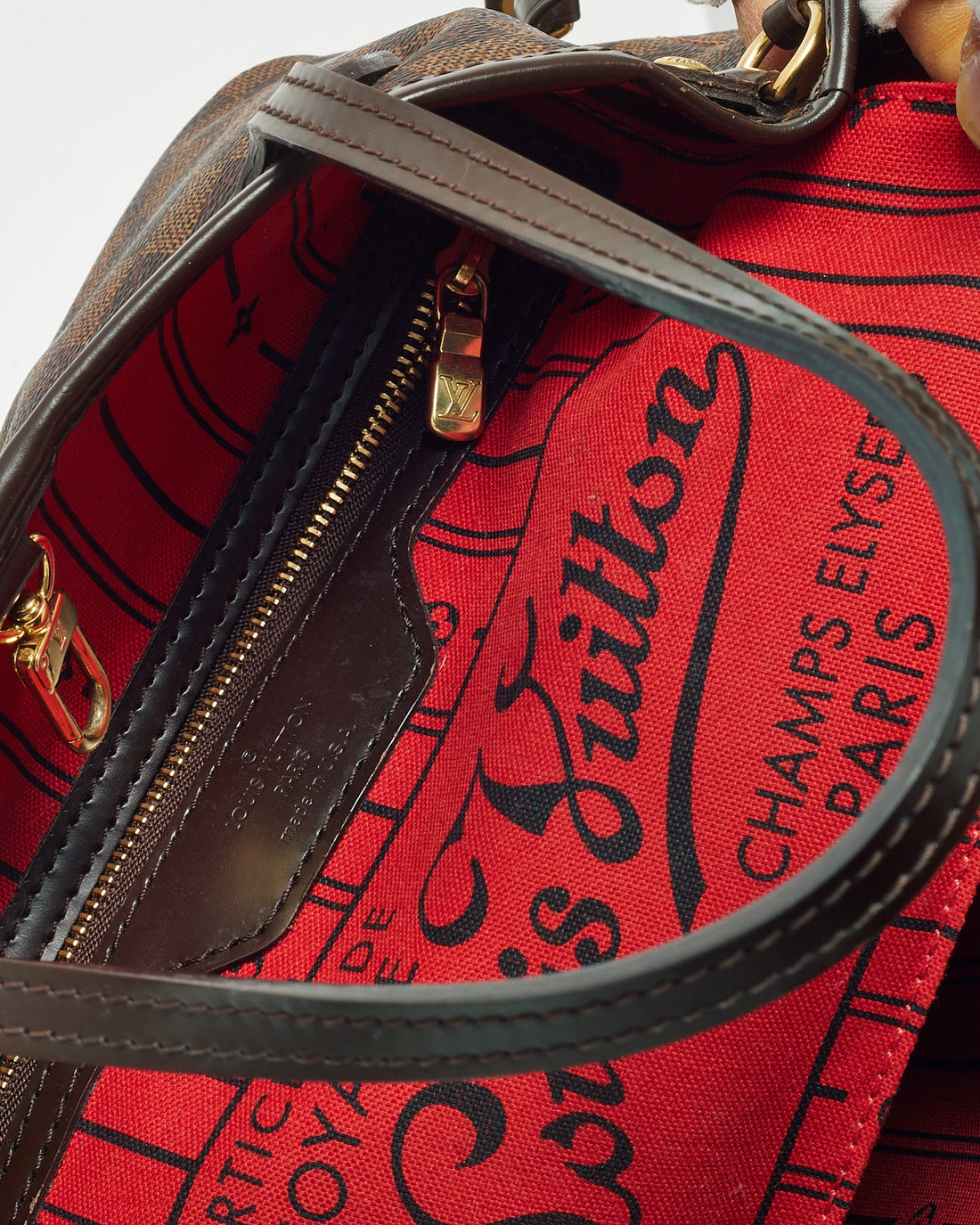 Comment reconnaître un faux sac Louis Vuitton d'occasion