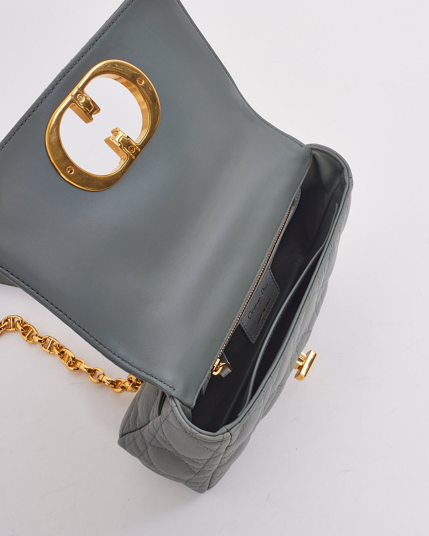 Petit sac Caro en cuir gris (pierre) Dior avec détails dorés