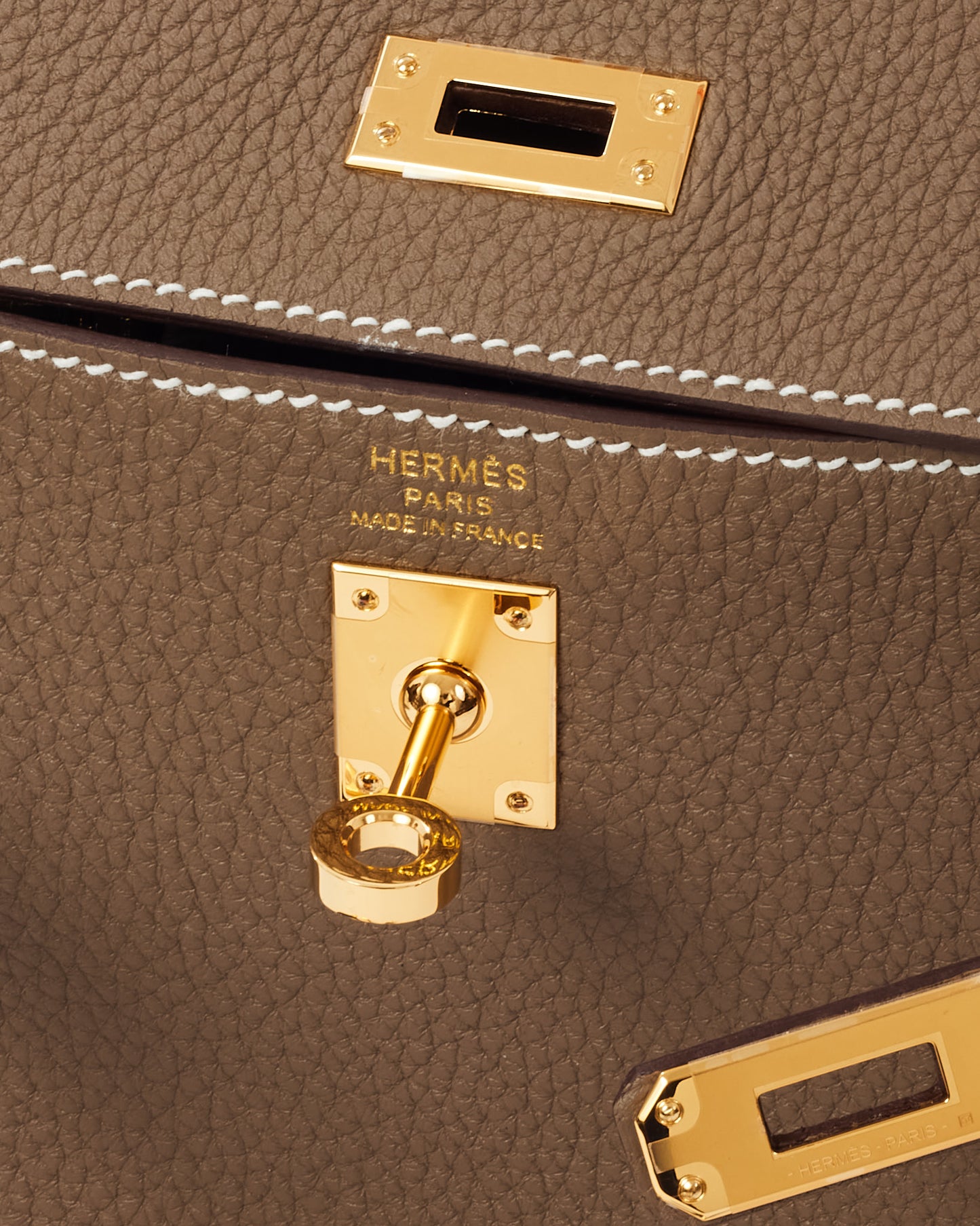 Hermès Etoupe Togo Leather Kelly Retourne 25 GHW