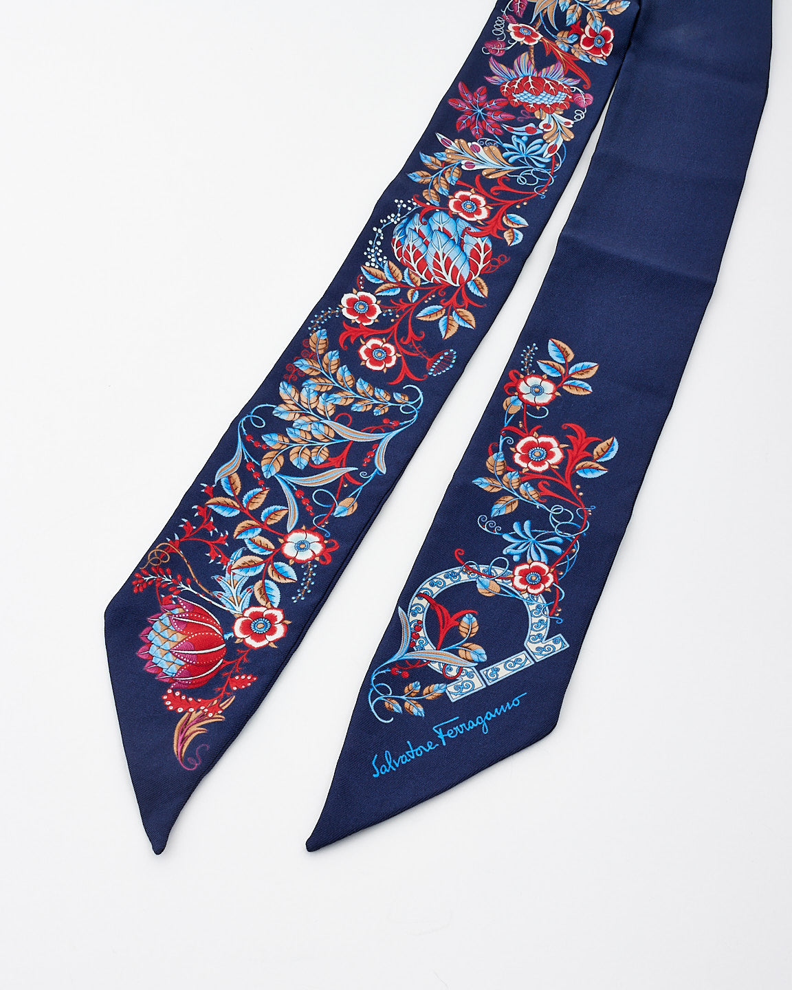 Salvatore Ferragamo Twily en soie à imprimé floral bleu marine et multicolore