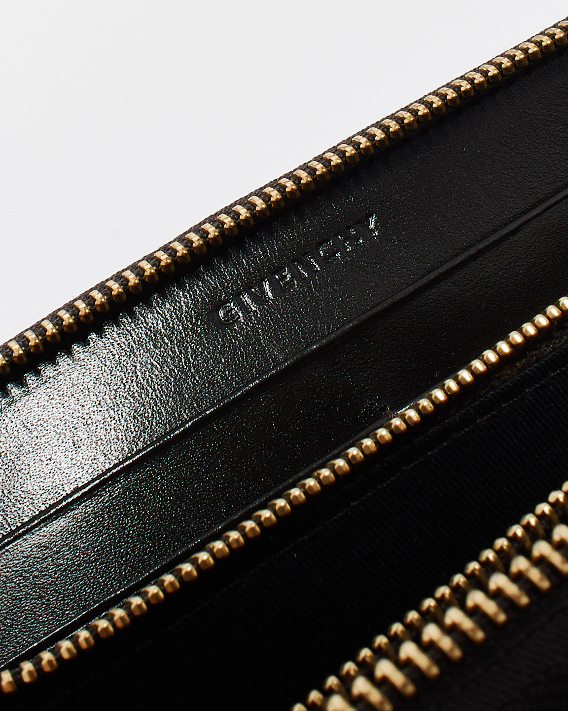 Portefeuille long zippé en cuir noir Givenchy