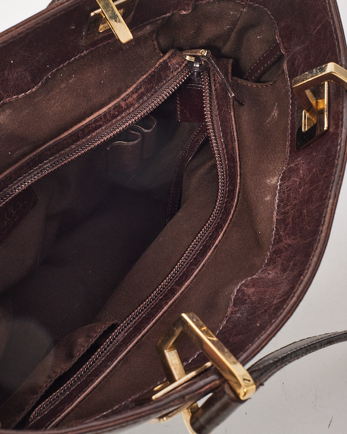 Petit fourre-tout punch en cuir gaufré Gucci Brown Signature G