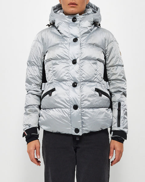 Street Style Antabia Moncler Moncler Grenoble Armonique Down Ski