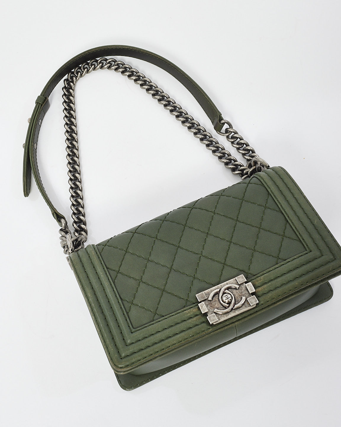 Sac Chanel Old Medium Boy en cuir matelassé vert foncé