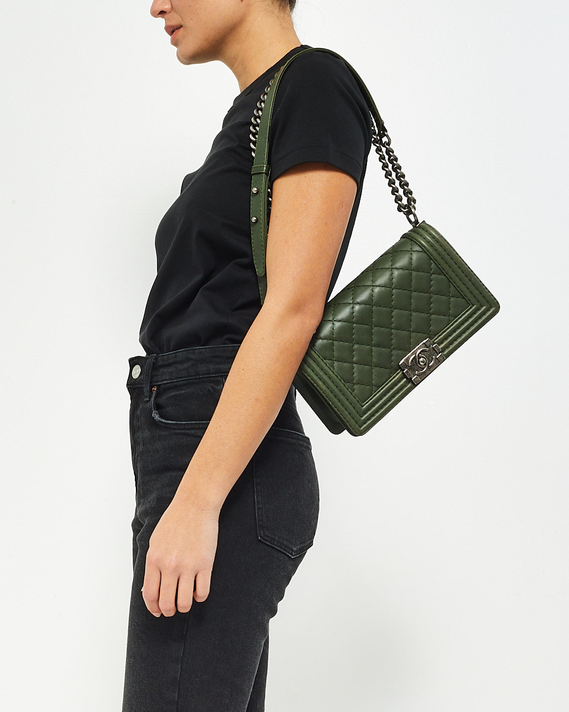 Sac Chanel Old Medium Boy en cuir matelassé vert foncé