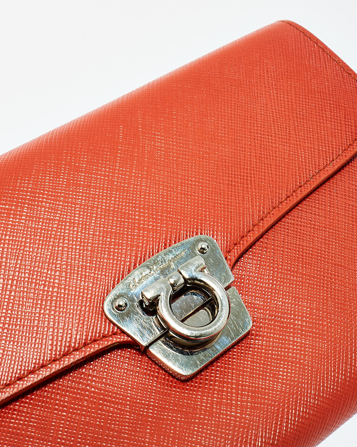 Portefeuille long en cuir rouge Salvatore Ferragamo