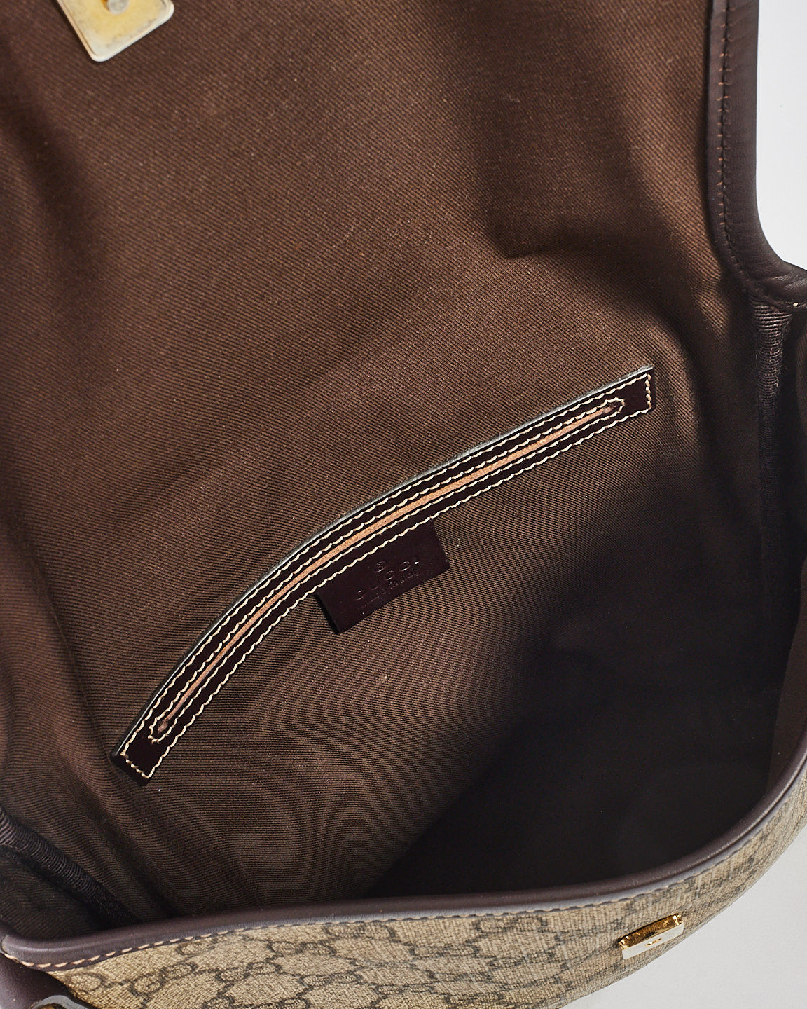 Sac messager à rabat en toile enduite suprême monogramme GG marron Gucci