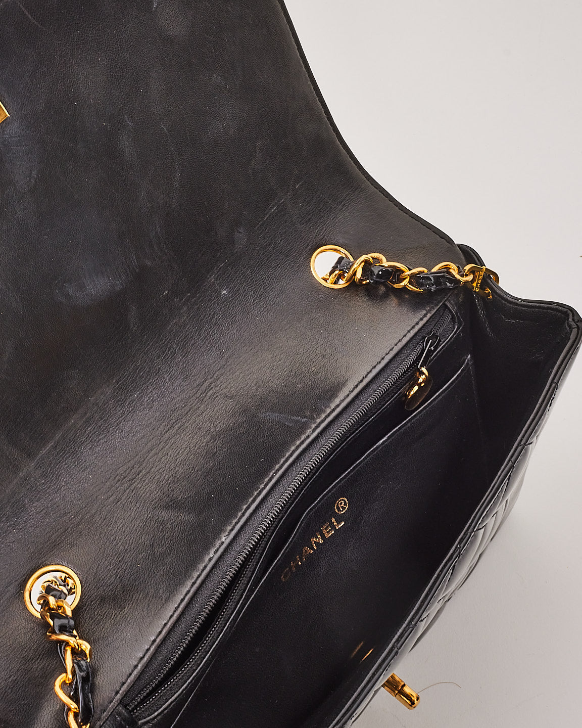 Chanel Vintage sac à bandoulière à rabat Diana en cuir verni noir GHW